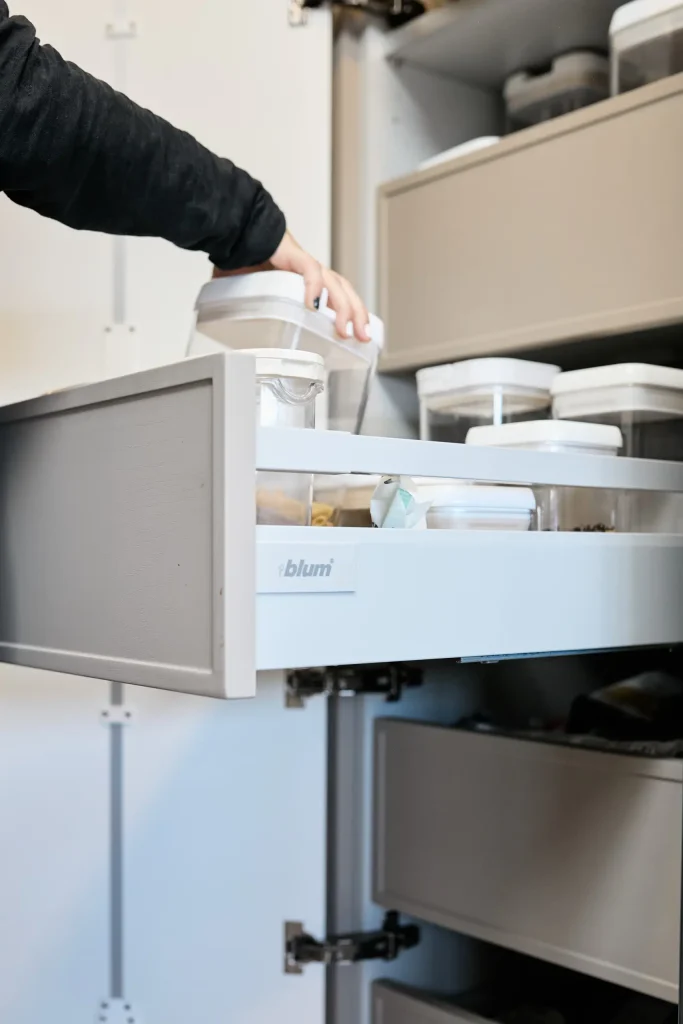 COCINA BLANCA CASA COMODA REMODELACION DE COCINAS (13)